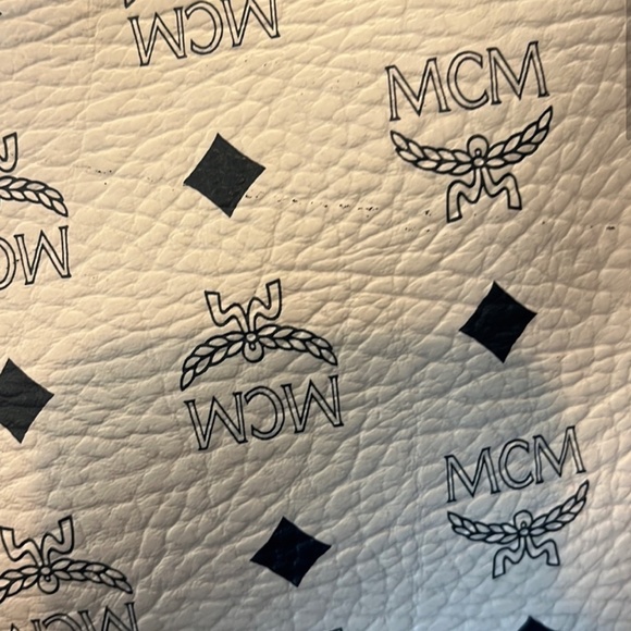 Vintage MCM Visetos White Leather Crossbody Shoulder Bag - Picture 11 of 16